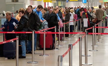 В аэропорту Берлина туристы отравились парами моющих средств