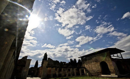 В Помпеях рухнула часть древней стены