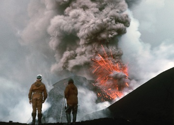Извержение вулкана на Камчатке наносит серьезный урон массовому туризму