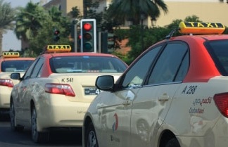 В Дубае таксист сдал нетрезвых туристов в полицию