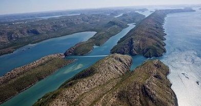 Австралия защитит горизонтальные водопады