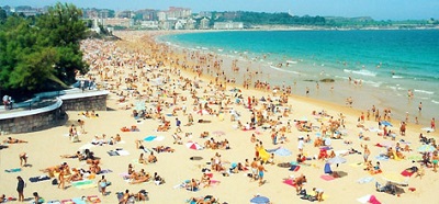 В Испании началась подготовка пляжей к летнему сезону