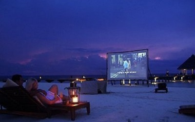 Ночной пляжный кинотеатр появился в украинской столице
