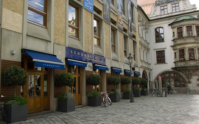 Альфонс Шубек, знаменитый повар, открыл в Мюнхене огромный магазин специй