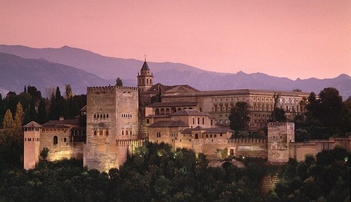 Дворцовый комплекс «Alhambra de Granada» в Андалусии (Испания)